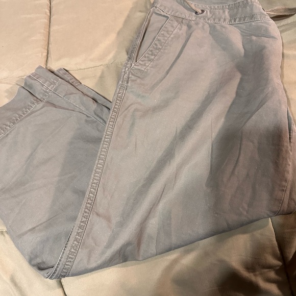 Old Navy khaki low waist capri pants - Picture 3 of 12
